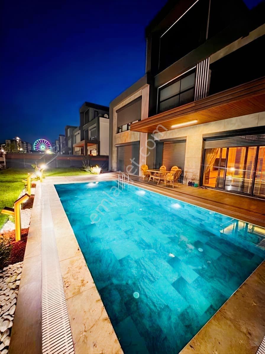 Nurçay Hanedan Villalarında 525 M² 6+1 Satılık Tripleks