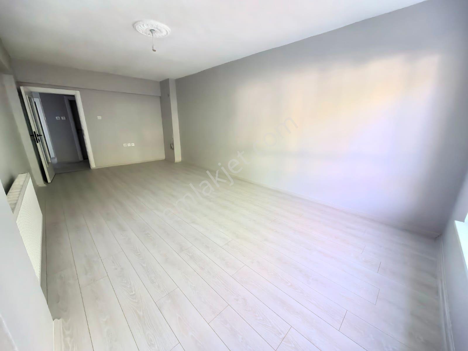 Toprak Emlaktan Ank Keçiören Baglarbaşı Mah De 3+1 120 M2 Manzaralı Daire — fotoğraf 3