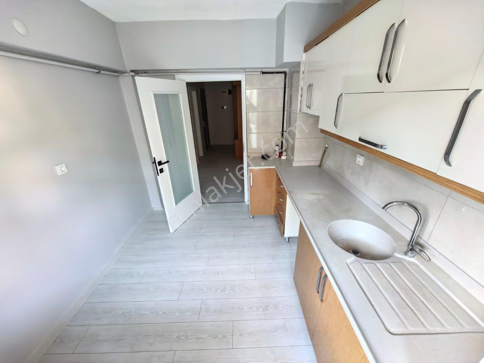 Toprak Emlaktan Ank Keçiören Baglarbaşı Mah De 3+1 120 M2 Manzaralı Daire — fotoğraf 24