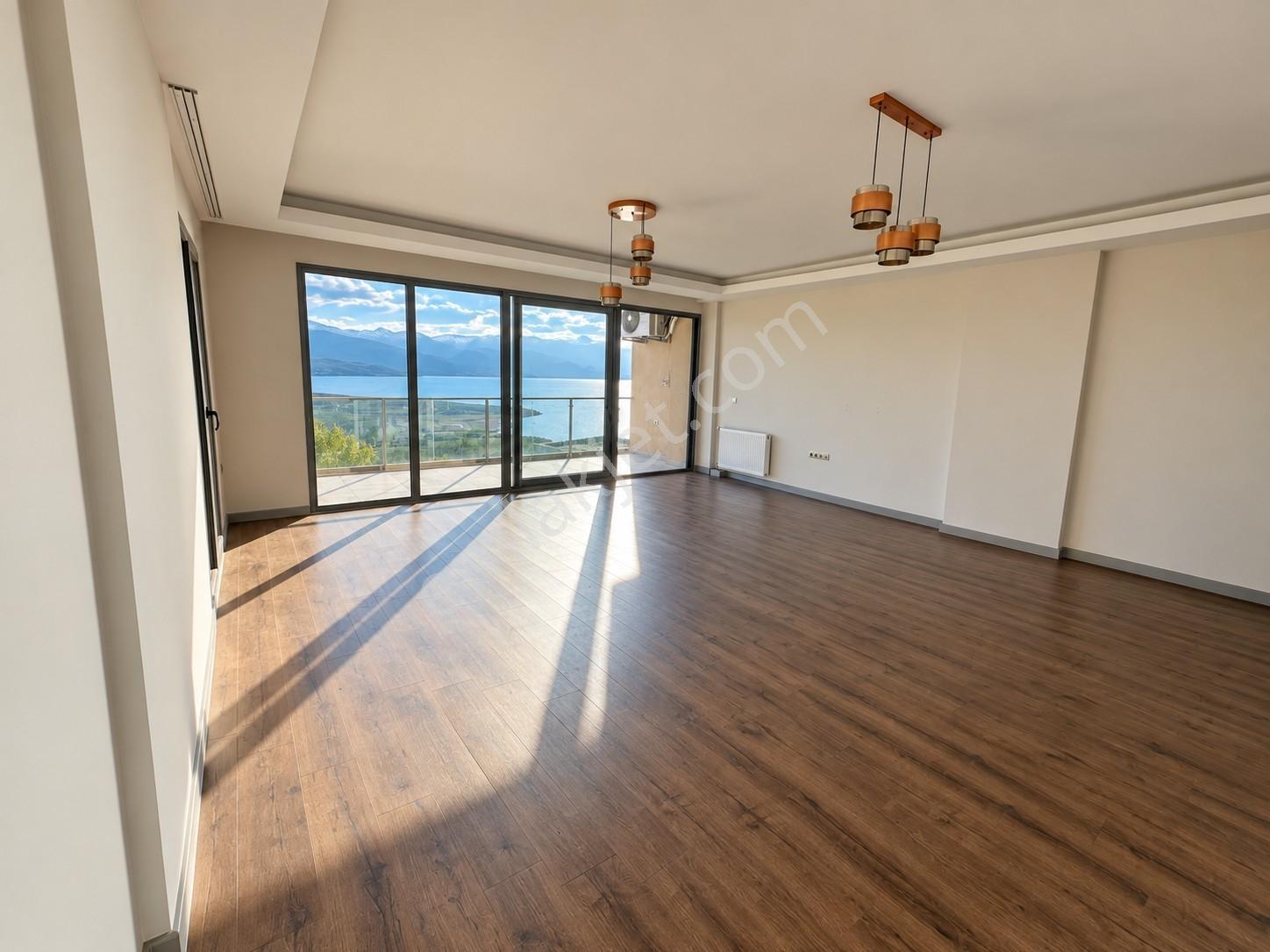 Gölbaşı Konaklarında Panaromik Göl Manzaralı Satılık 4+1 Daire ! — fotoğraf 2