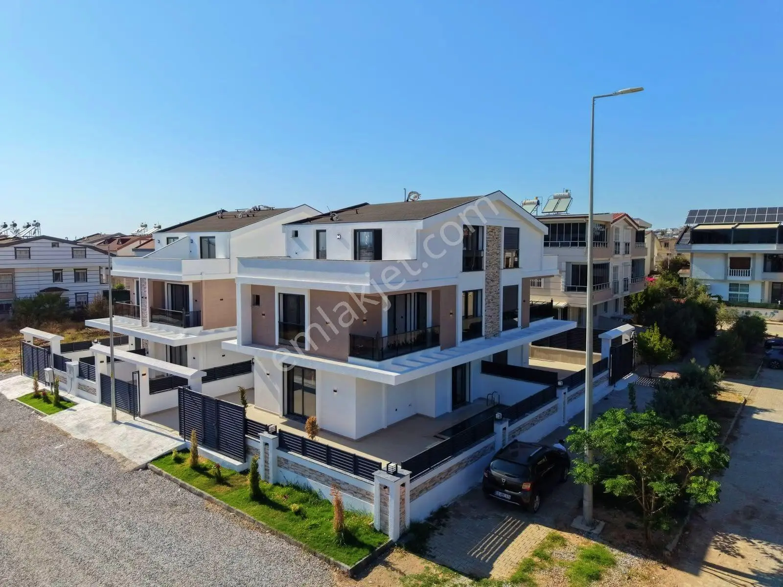 Didim’İn Merkezinde Heryere Çok Yakın 4+1 Havuzlu Otoparklı Villa