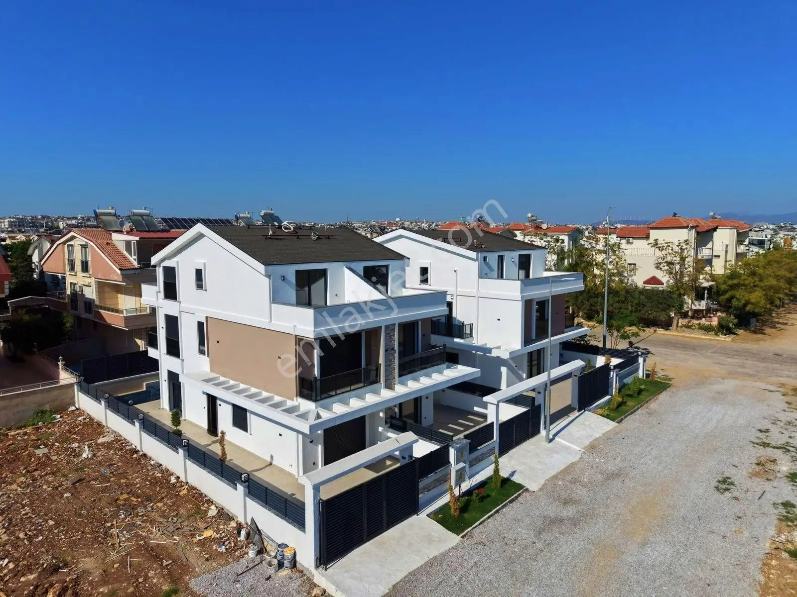 Didim’in Merkezinde Heryere Çok Yakın 4+1 Havuzlu Otoparklı Villa — fotoğraf 2