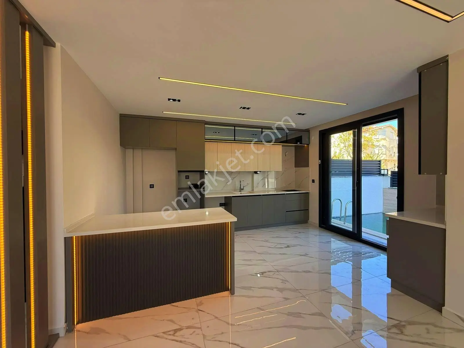 Didim’in Merkezinde Heryere Çok Yakın 4+1 Havuzlu Otoparklı Villa — fotoğraf 9
