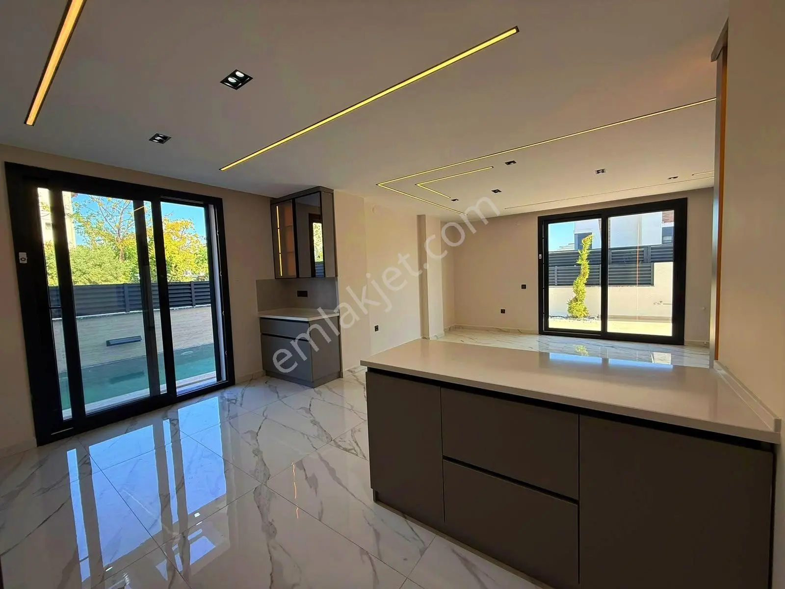 Didim’in Merkezinde Heryere Çok Yakın 4+1 Havuzlu Otoparklı Villa — fotoğraf 10