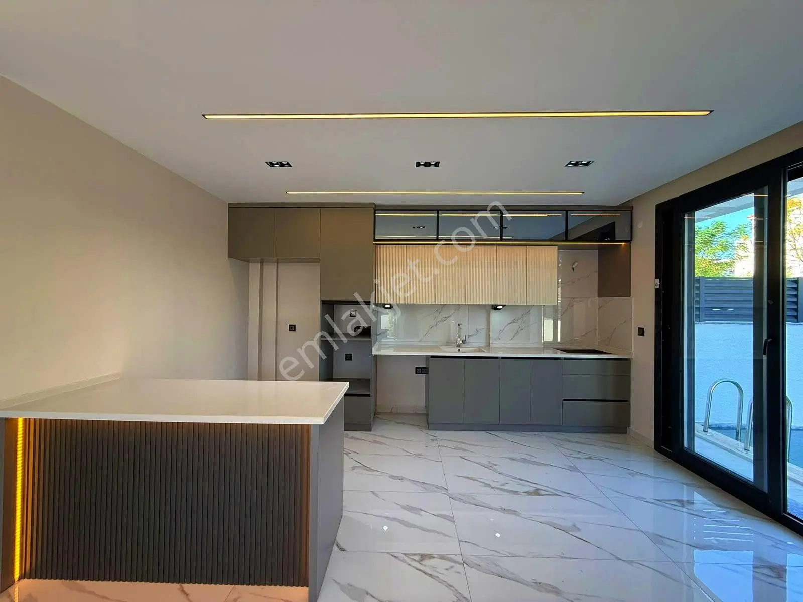 Didim’in Merkezinde Heryere Çok Yakın 4+1 Havuzlu Otoparklı Villa — fotoğraf 11