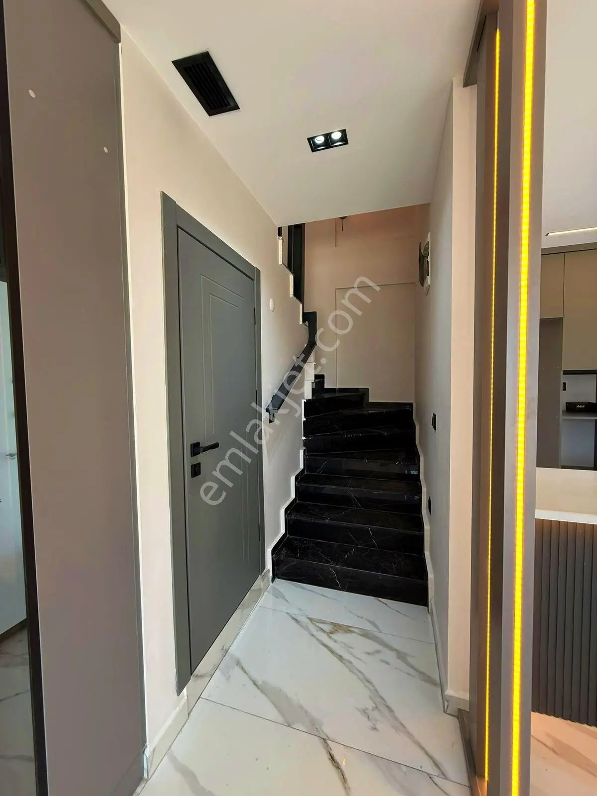 Didim’in Merkezinde Heryere Çok Yakın 4+1 Havuzlu Otoparklı Villa — fotoğraf 12
