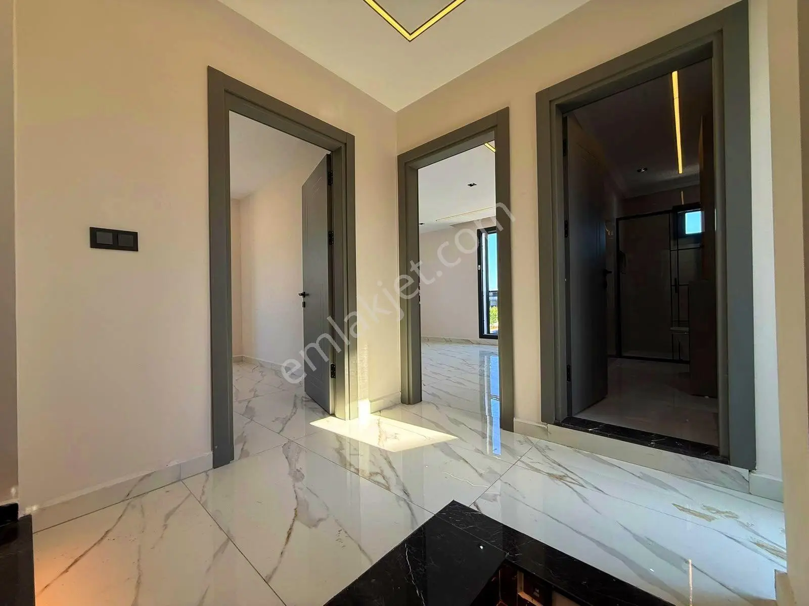 Didim’in Merkezinde Heryere Çok Yakın 4+1 Havuzlu Otoparklı Villa — fotoğraf 16