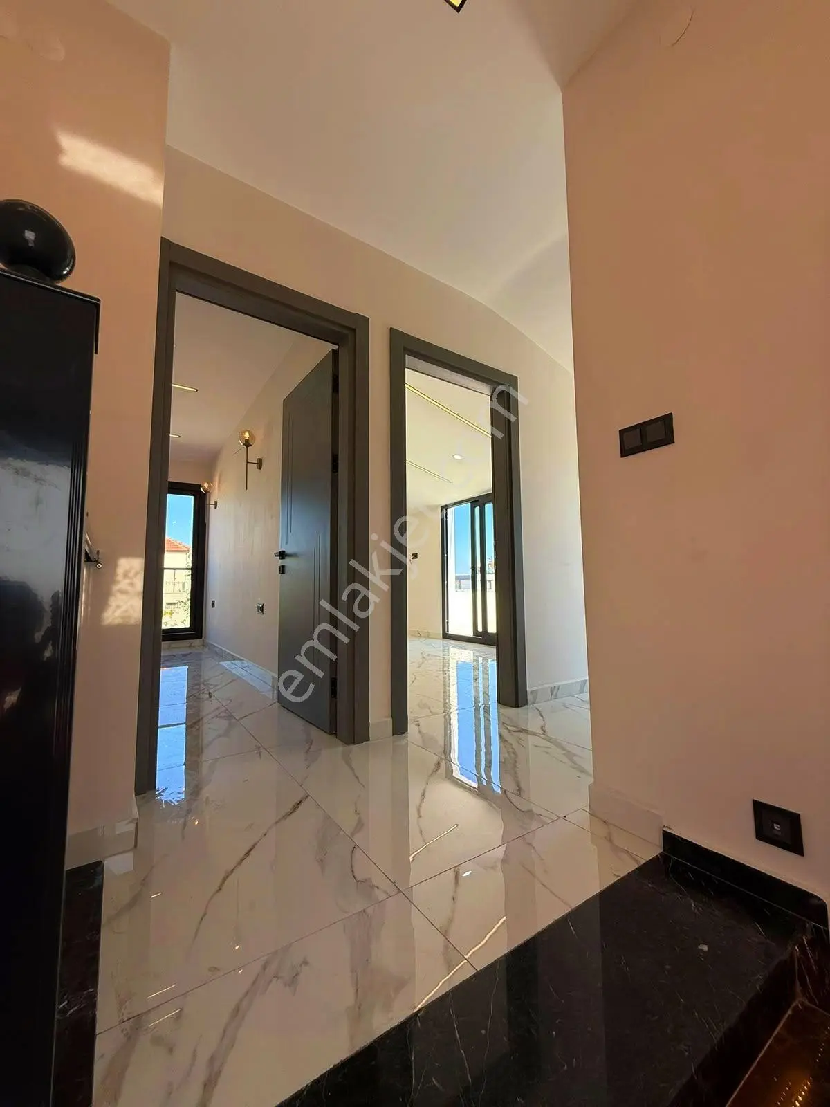 Didim’in Merkezinde Heryere Çok Yakın 4+1 Havuzlu Otoparklı Villa — fotoğraf 35