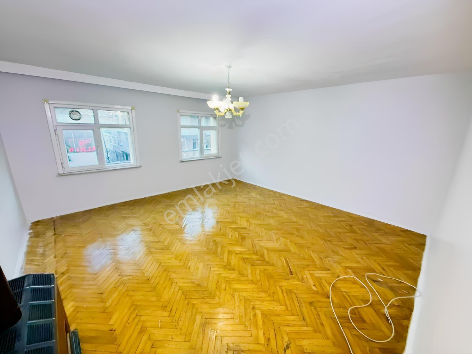 Şeref Emlaktan Pazariçi Cadde Üstü 3+1 Çift Balkon Daire — fotoğraf 2