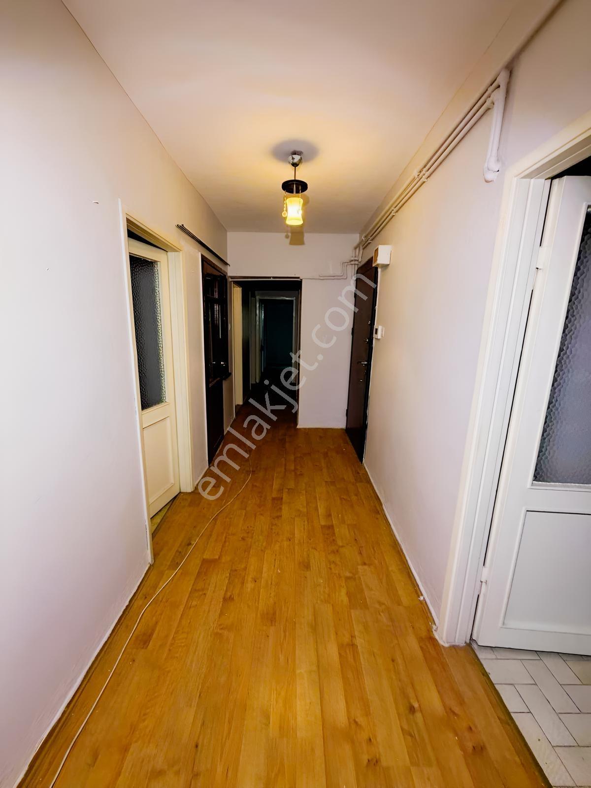 Şeref Emlaktan Pazariçi Cadde Üstü 3+1 Çift Balkon Daire — fotoğraf 3