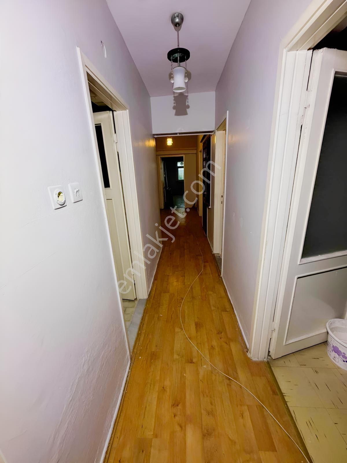 Şeref Emlaktan Pazariçi Cadde Üstü 3+1 Çift Balkon Daire — fotoğraf 4