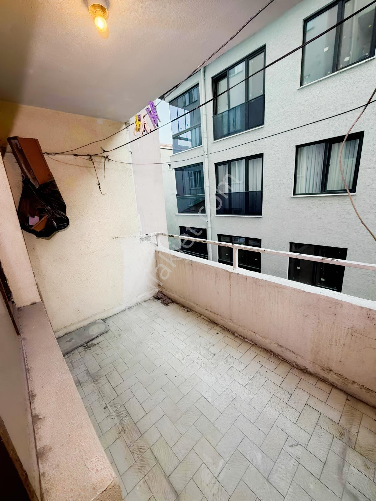 Şeref Emlaktan Pazariçi Cadde Üstü 3+1 Çift Balkon Daire — fotoğraf 8