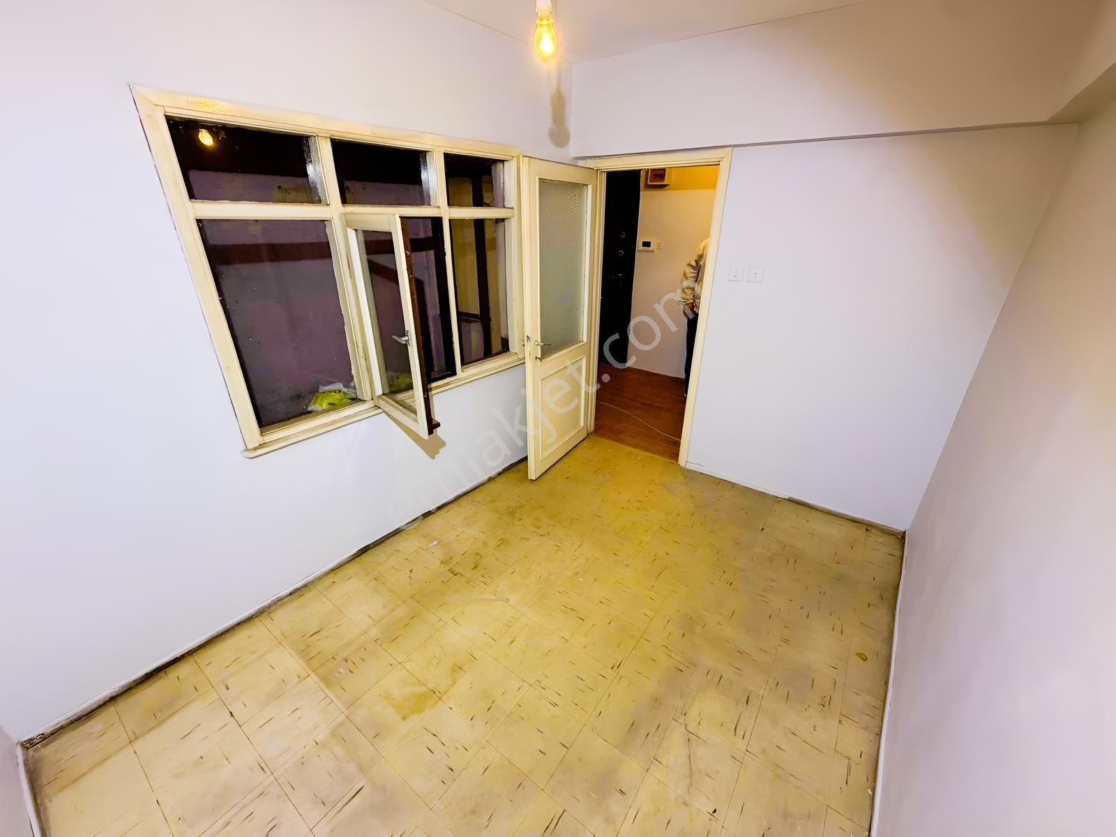 Şeref Emlaktan Pazariçi Cadde Üstü 3+1 Çift Balkon Daire — fotoğraf 15
