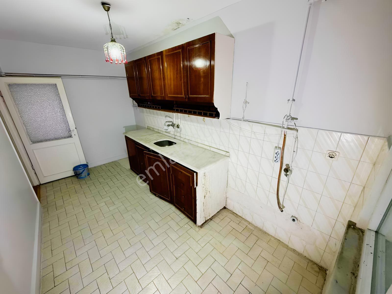 Şeref Emlaktan Pazariçi Cadde Üstü 3+1 Çift Balkon Daire — fotoğraf 19