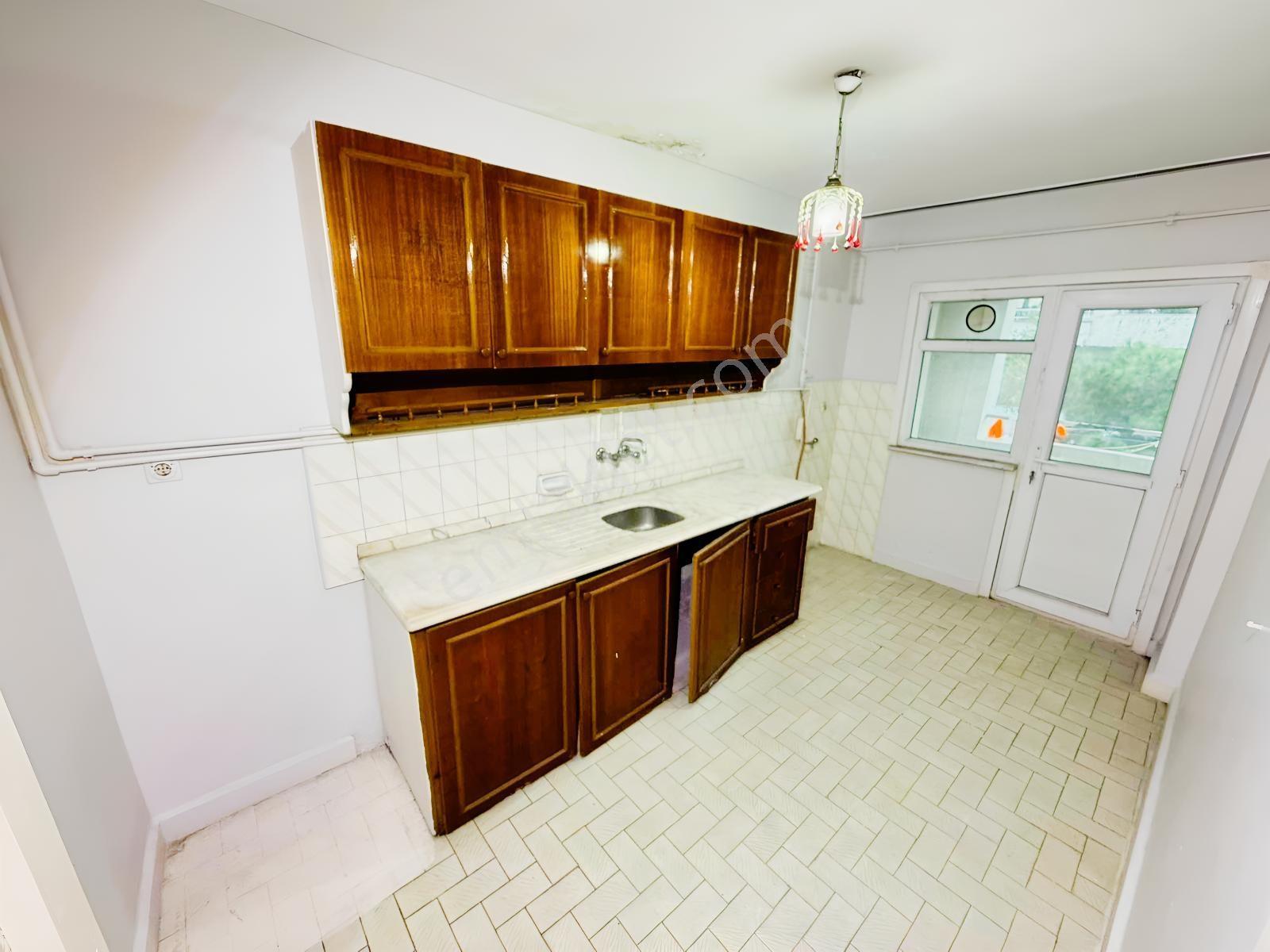 Şeref Emlaktan Pazariçi Cadde Üstü 3+1 Çift Balkon Daire — fotoğraf 22