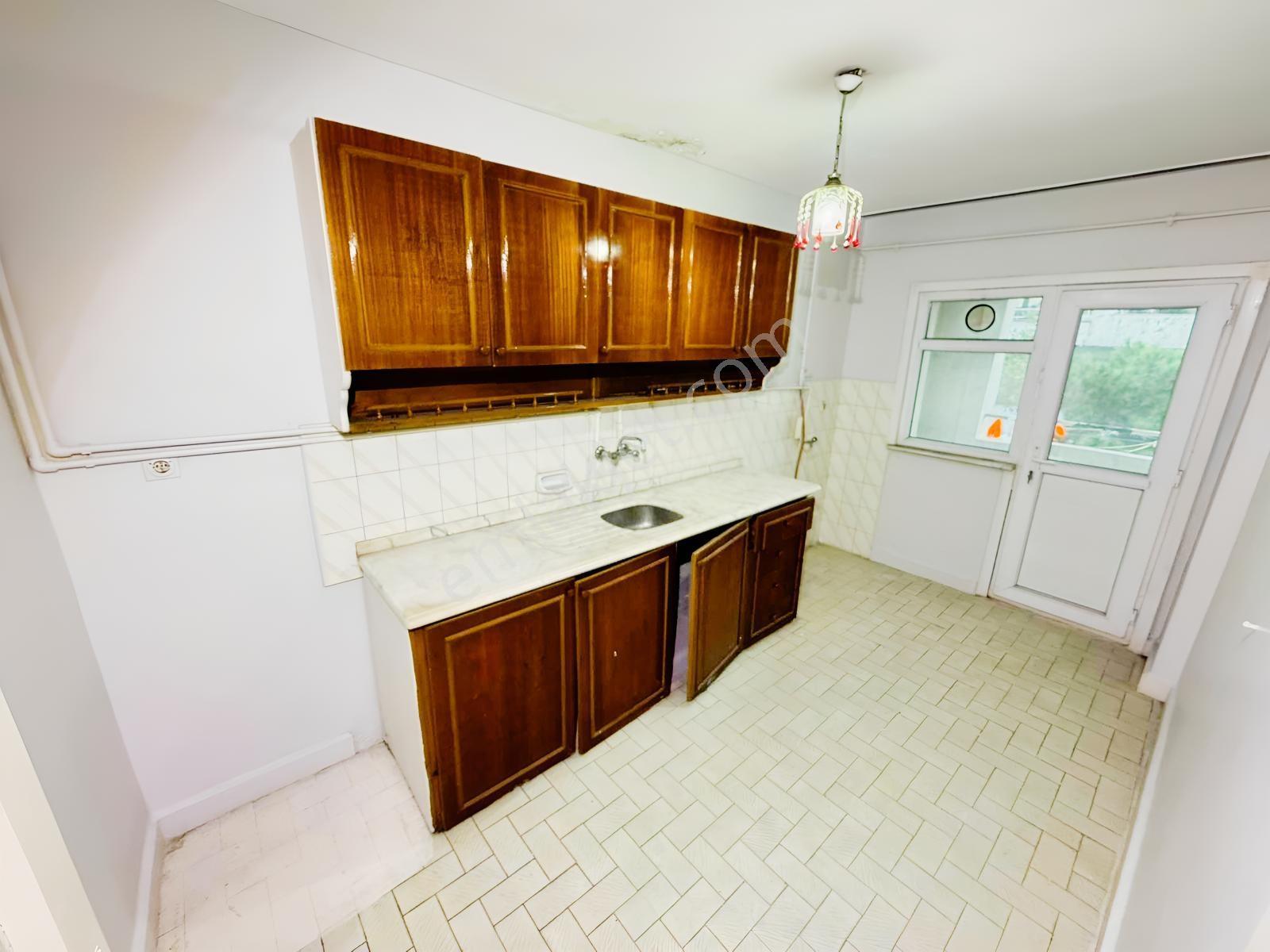 Şeref Emlaktan Pazariçi Cadde Üstü 3+1 Çift Balkon Daire — fotoğraf 23