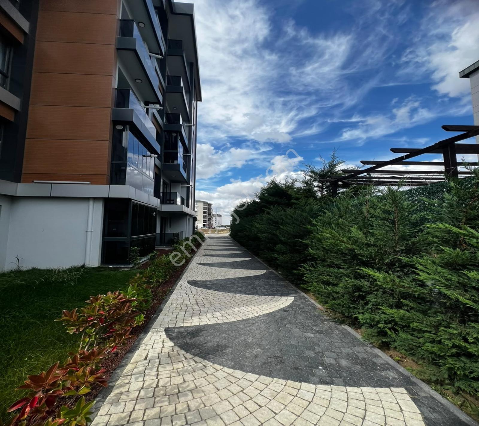 Çerkezköy Tepe Bölgesinde Ful Eşyalı 1+1 Sıfır Daire — fotoğraf 13
