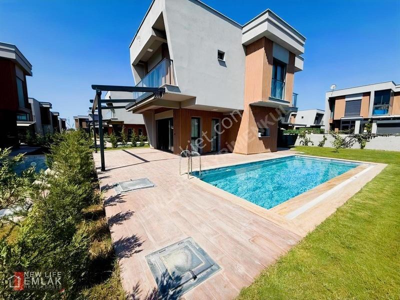 Kuşadası Davutlarda Denize 500 M Özel Havuzlu Satılık Villa — fotoğraf 2