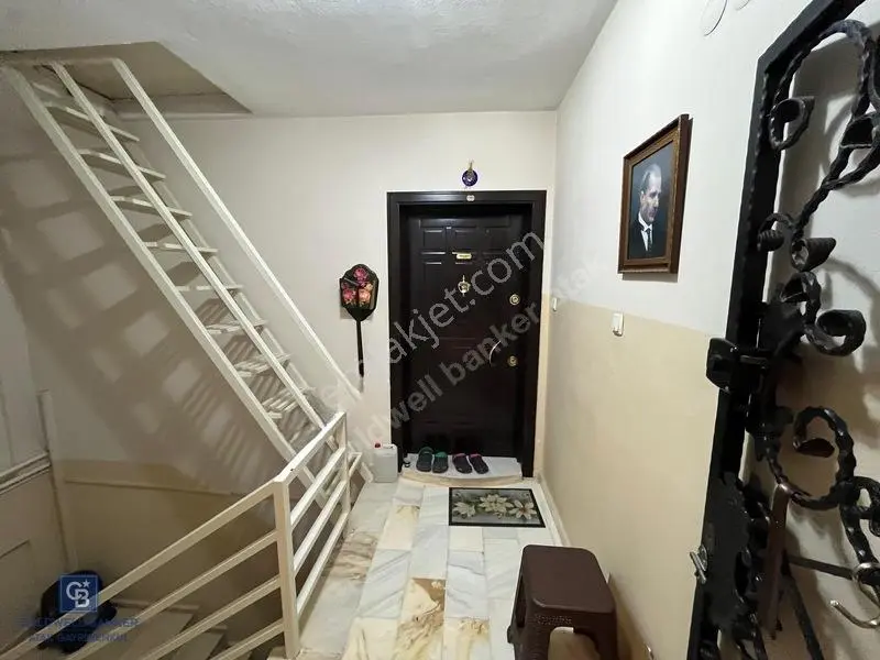 Balçova Korutürk'te, Çift Cephe, Bakımlı Geniş 3+1 Daire — fotoğraf 2