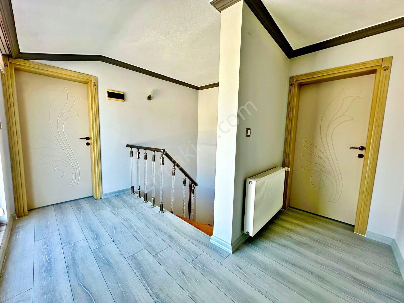 ⫸best Emlaktan⫷akçay'da Ön Cephe Manzaralı Ebeveynli Denize Yakın 3+1 Şık Tasarımlı Dubleks — fotoğraf 15