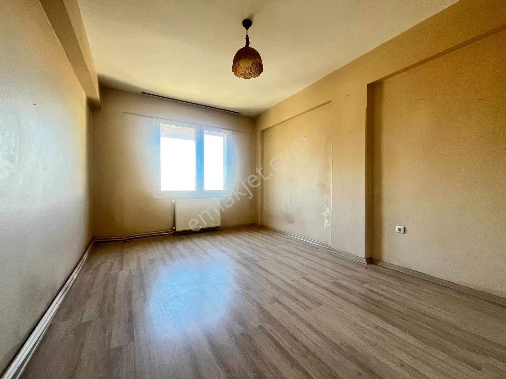 Cadde Üzerinde Satılık 3 + 1 Daire — fotoğraf 4