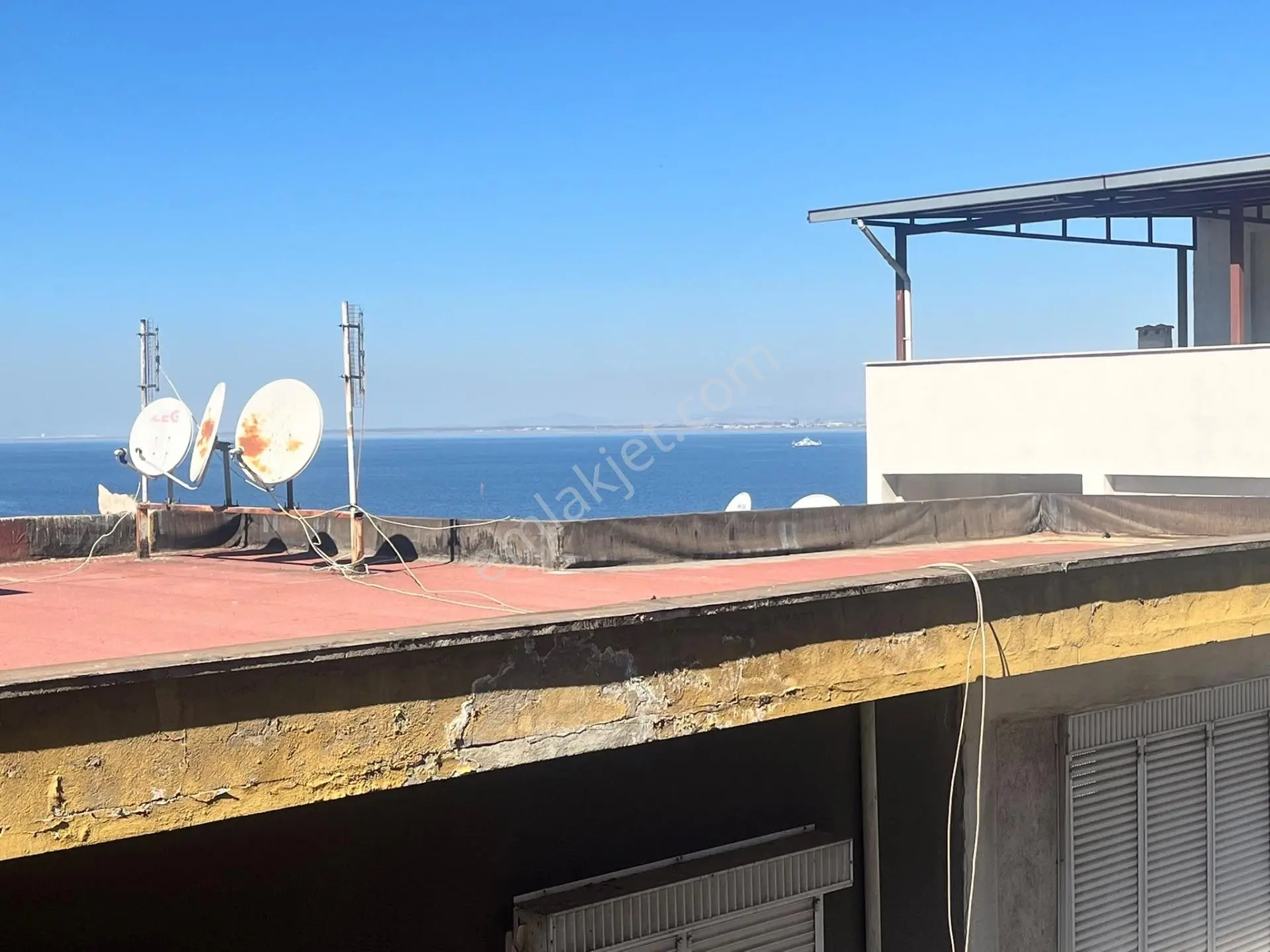 Cadde Üzerinde Satılık 3 + 1 Daire — fotoğraf 5