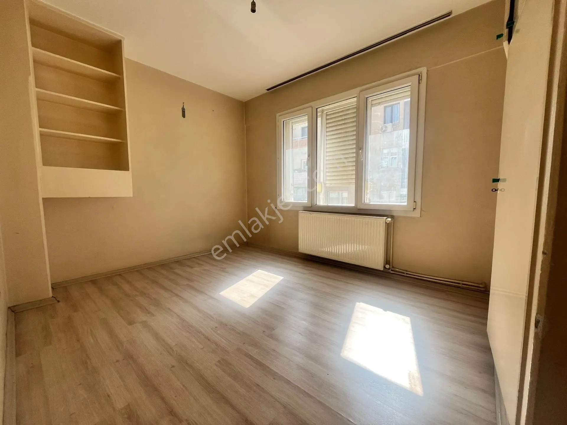 Cadde Üzerinde Satılık 3 + 1 Daire — fotoğraf 7