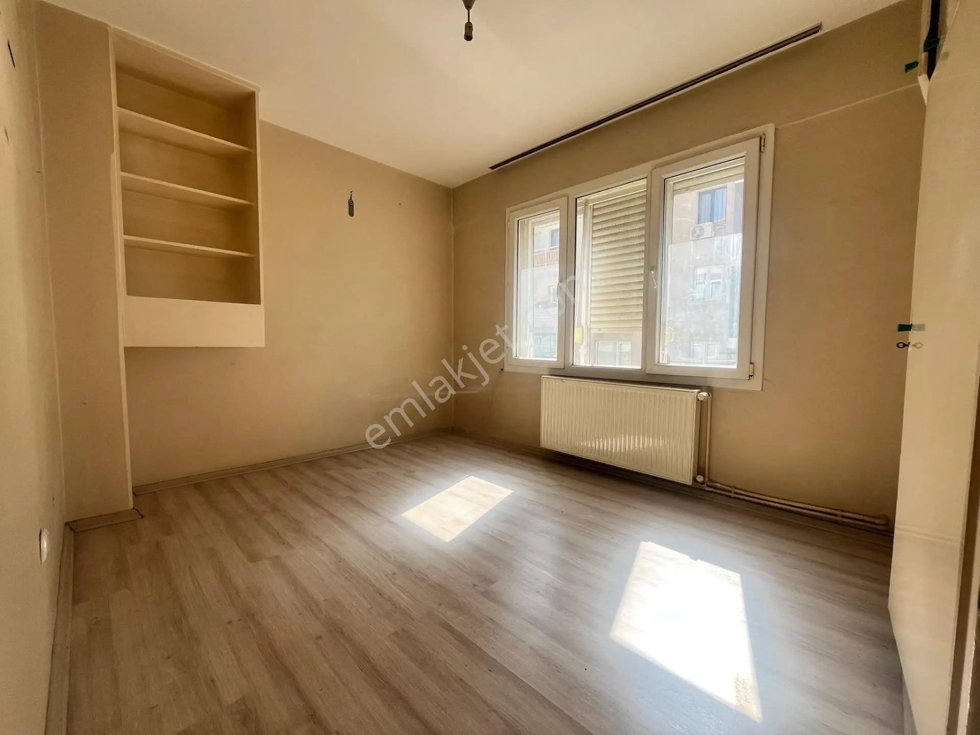 Cadde Üzerinde Satılık 3 + 1 Daire — fotoğraf 10