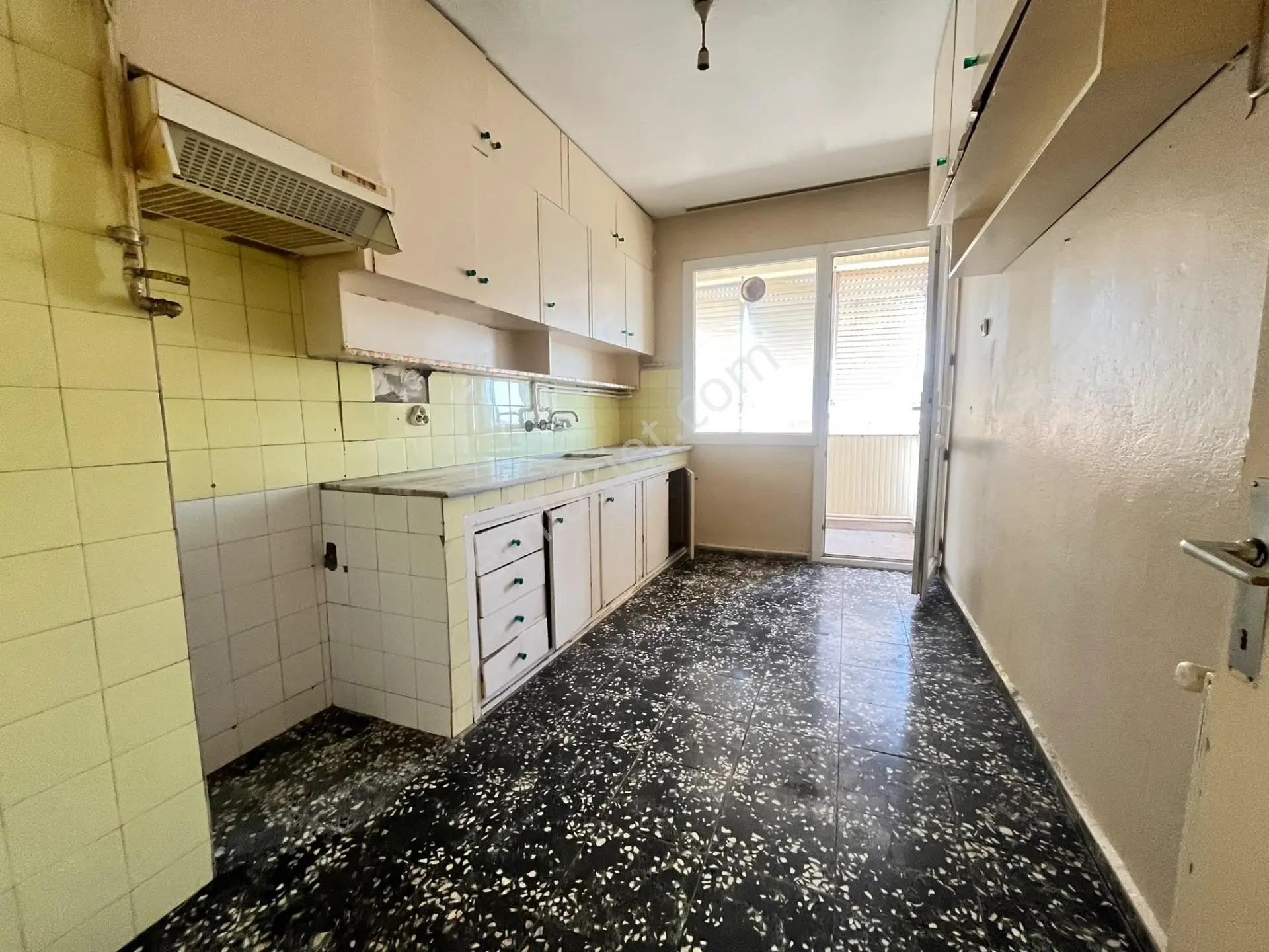 Cadde Üzerinde Satılık 3 + 1 Daire — fotoğraf 14