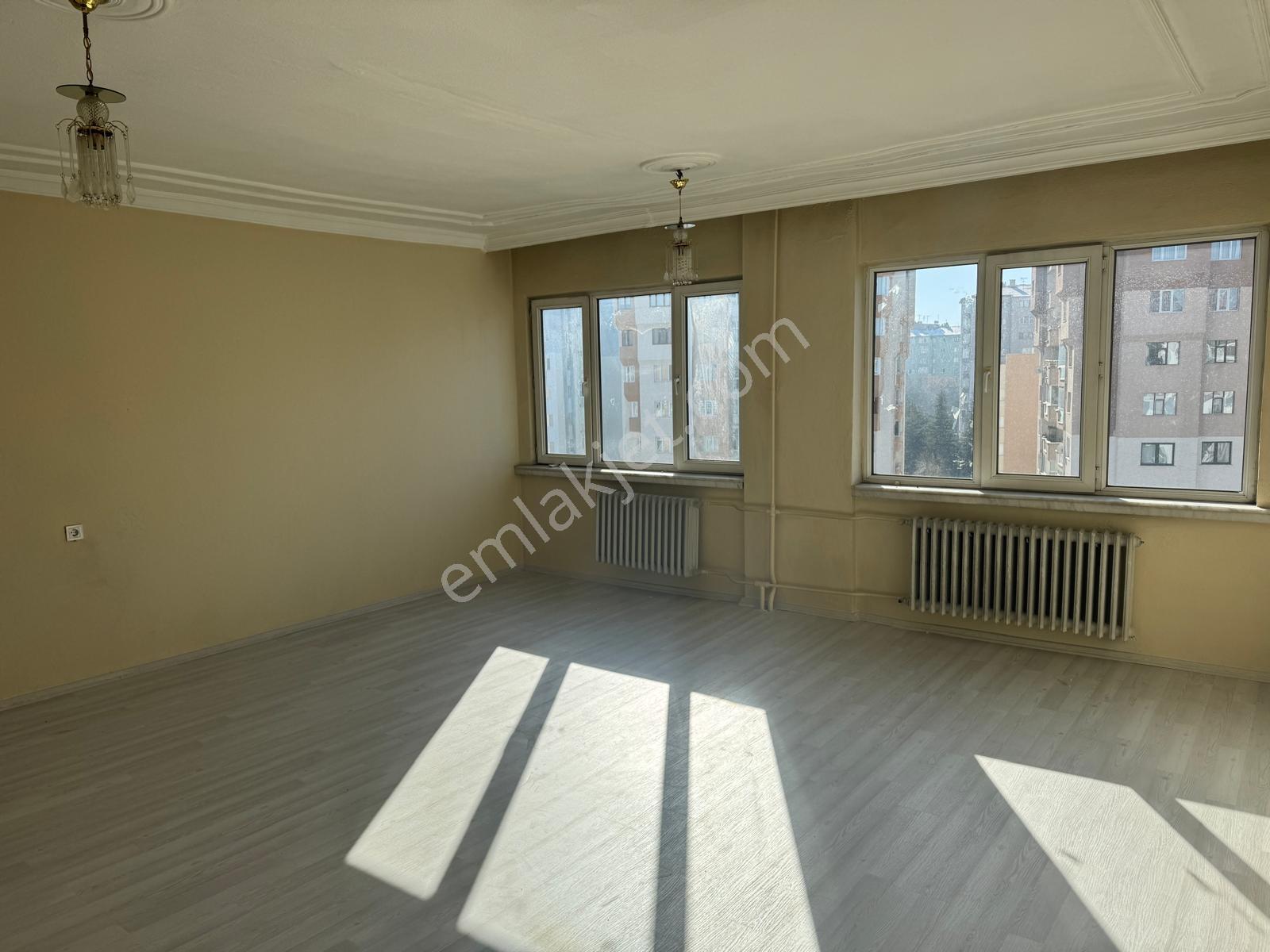 Rba'dan Cumhuriyet Bulvarında Cadde Üzeri Satılık 3+1 Daire — fotoğraf 2