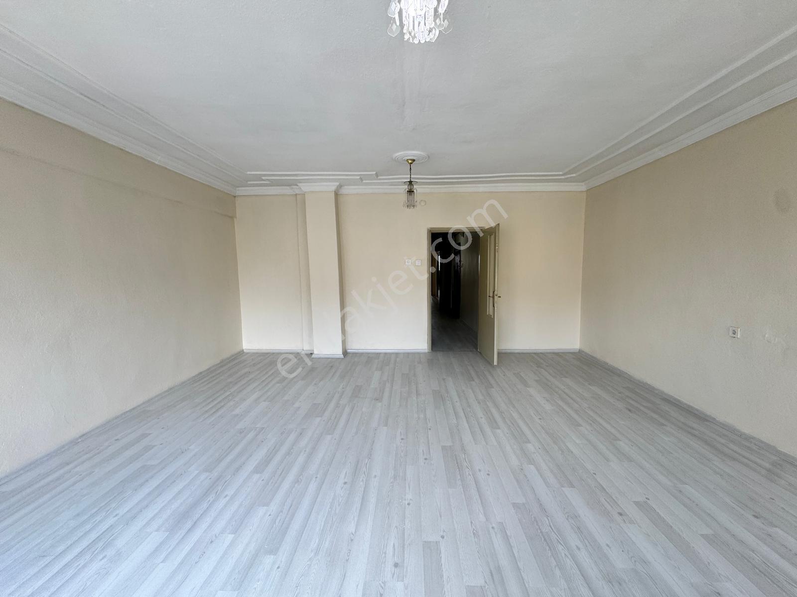 Rba'dan Cumhuriyet Bulvarında Cadde Üzeri Satılık 3+1 Daire — fotoğraf 4