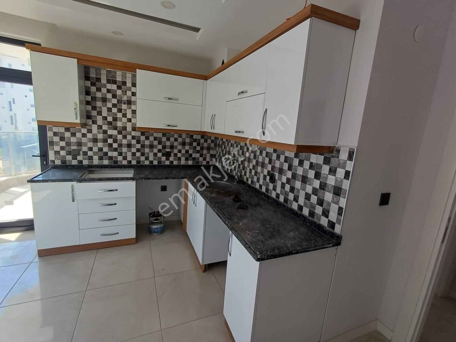 Serik Gedik Orta Mah. Satılık 3+1 Site İçi Daire — fotoğraf 3
