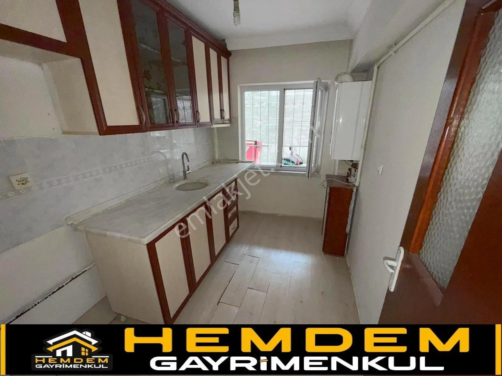 Hemdem Gayrimenkul'Den 30 Ağustos'Ta 3+1 Satılık Daire
