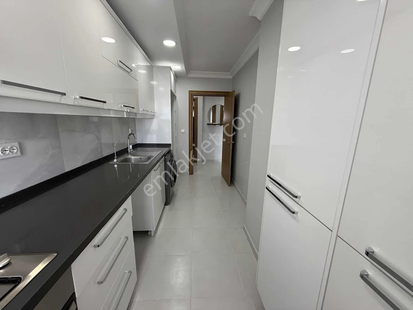 Arzu Emlak'tan Yunusemre Mah Kapalı Otoparklı Satılık 2+1 Daire — fotoğraf 41