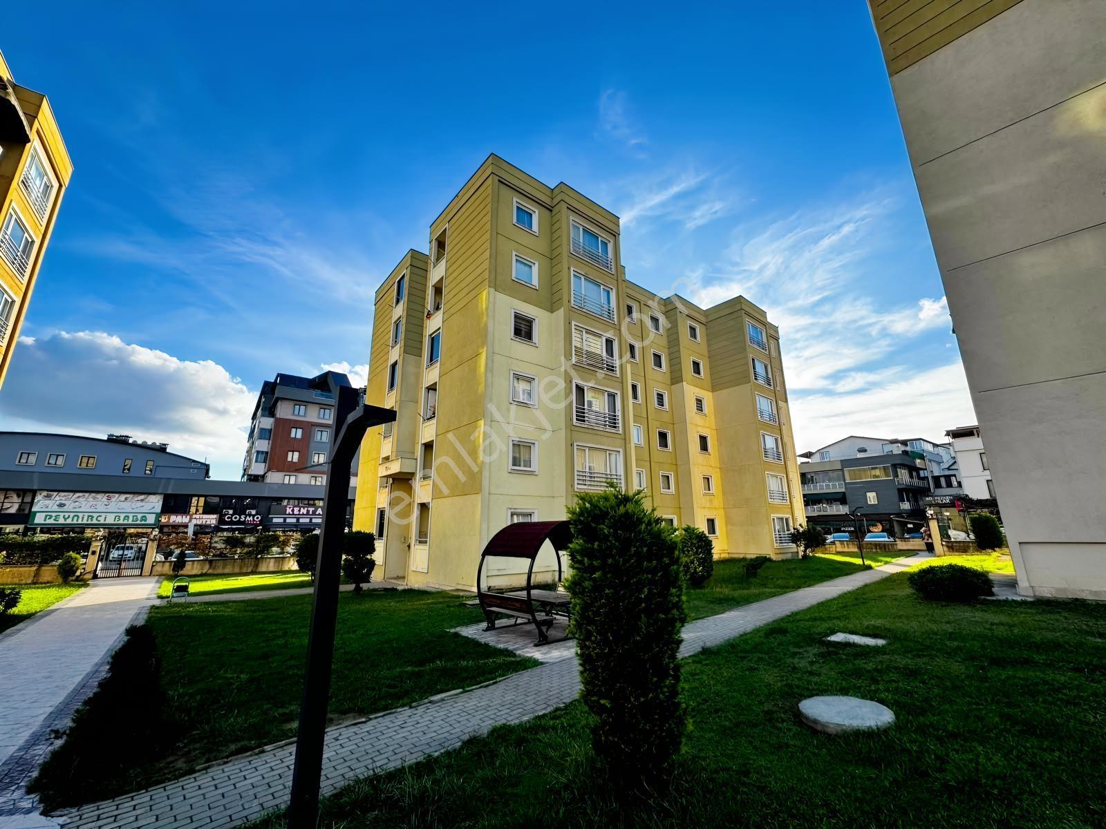 Emek Emlak'Tan Körfez Kavanium Sit.De Satılık 1+1 Arakat Daire