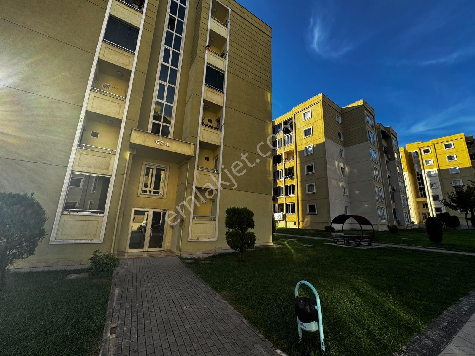 Emek Emlak'tan Körfez Kavanium Sit.de Satılık 1+1 Arakat Daire — fotoğraf 3