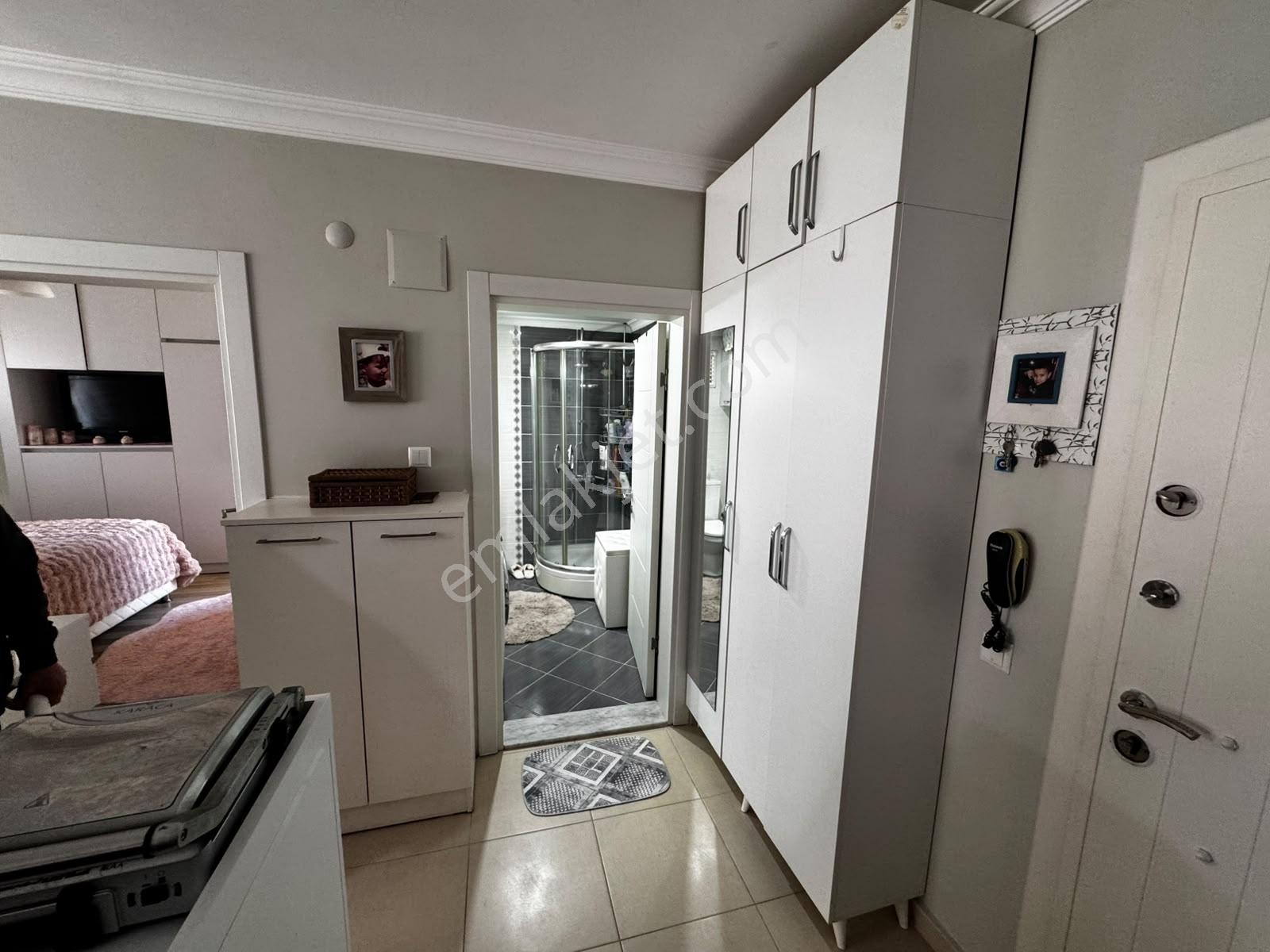 Emek Emlak'tan Körfez Kavanium Sit.de Satılık 1+1 Arakat Daire — fotoğraf 16