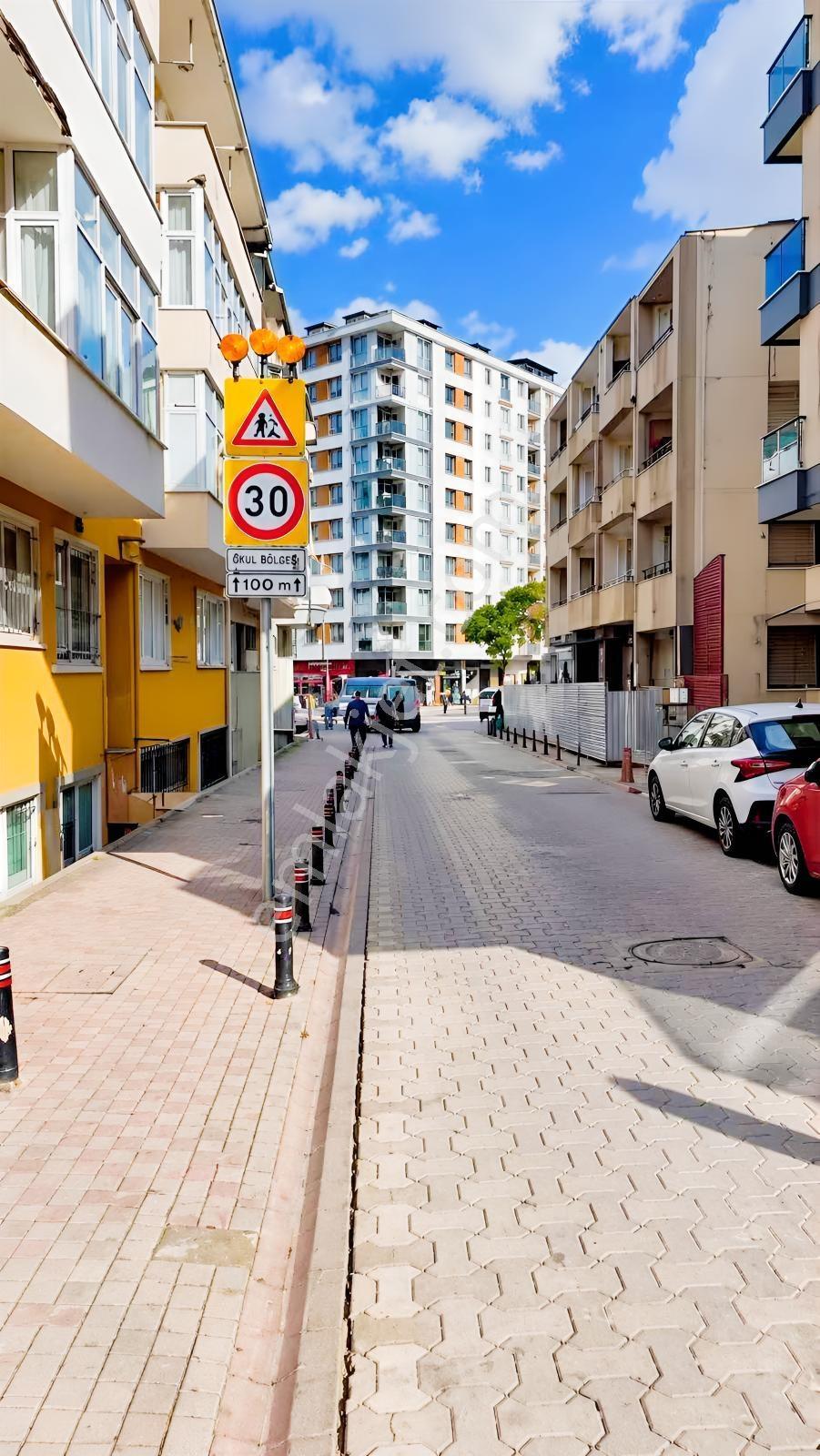 Ümraniye Çarşıda Metroya Yürüme Mesafesinde 1+1 Bahçe Katı — fotoğraf 11
