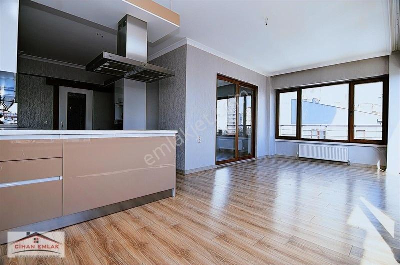 Barıştepe Mah Erolkaya Cadde Üzeri Özel Yapım Satlık 4+1 Daire — fotoğraf 2