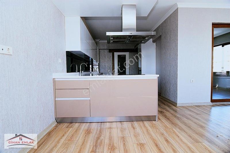 Barıştepe Mah Erolkaya Cadde Üzeri Özel Yapım Satlık 4+1 Daire — fotoğraf 7