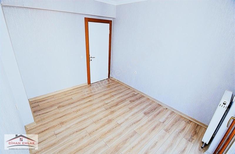 Barıştepe Mah Erolkaya Cadde Üzeri Özel Yapım Satlık 4+1 Daire — fotoğraf 18