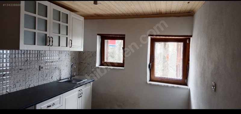 Pelitköy Merkezde Köşe Lokasyonda Sıfır Tadilatli Kiralık Taş Ev — fotoğraf 5