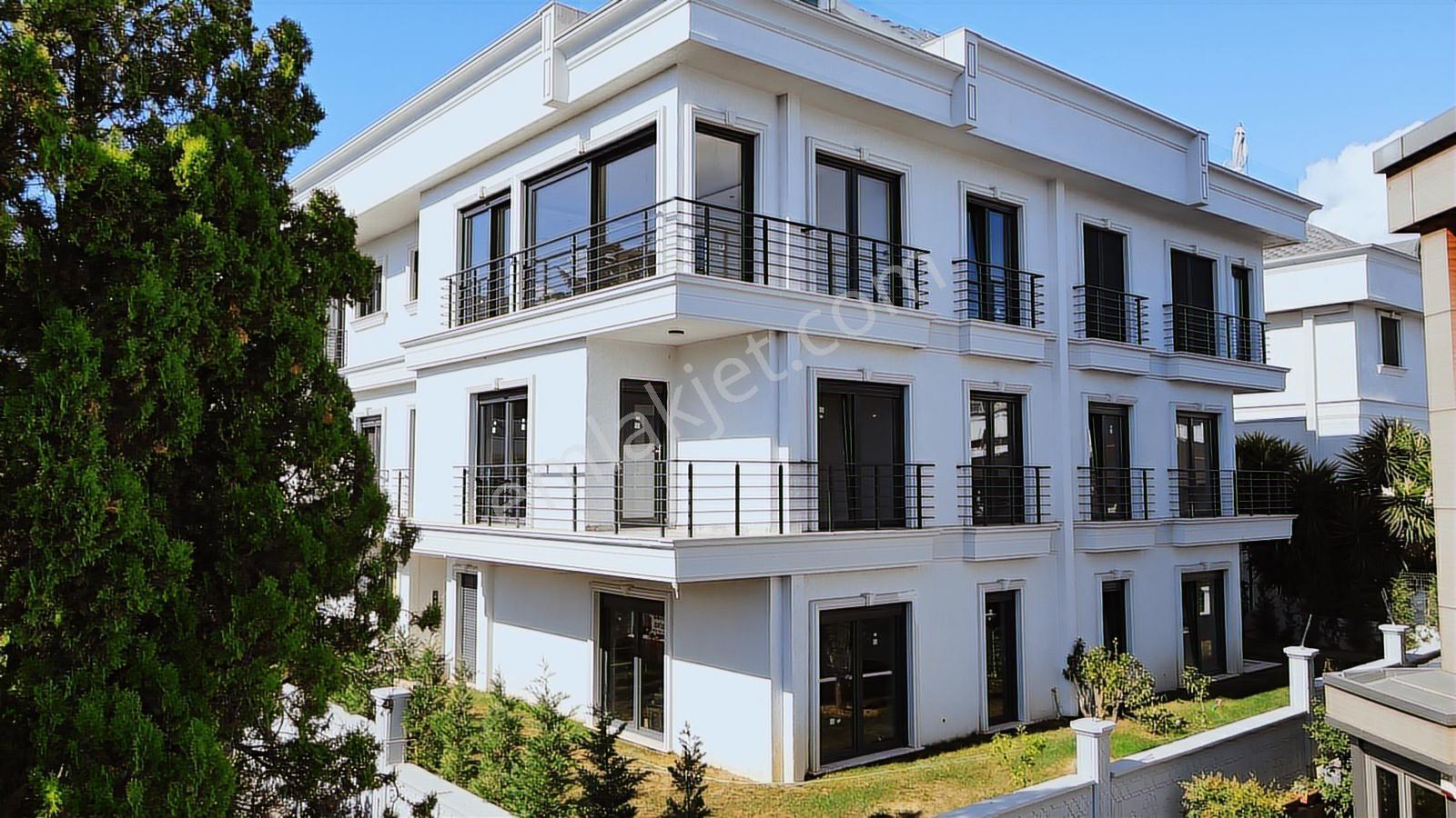 Tuzla Sahilde Denize Sıfır Özel 2+1 Satılık Yalı Dairesi