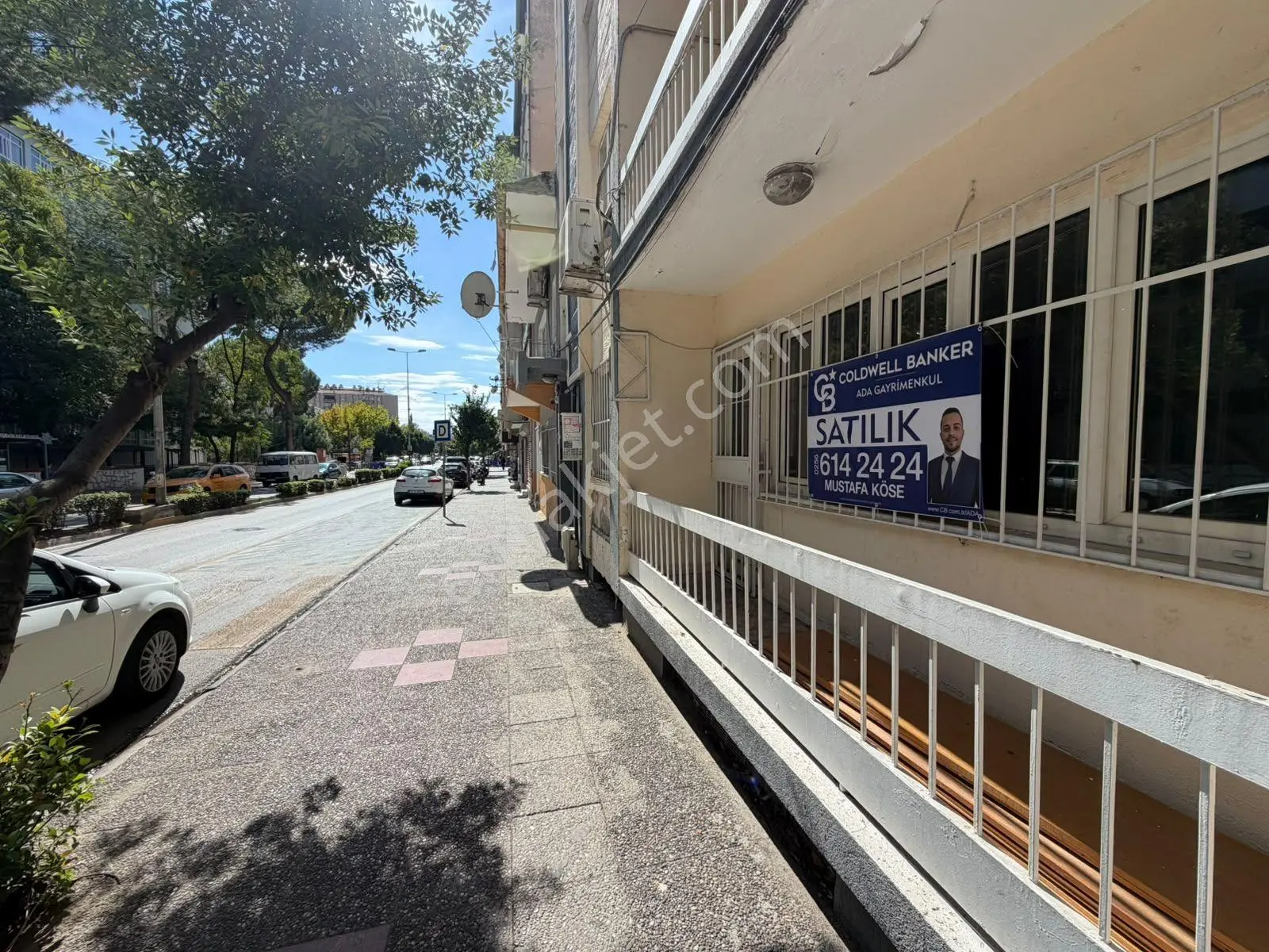 Aydın Lisesi Karşısı Satılık Giriş Kat 3+1 Daire