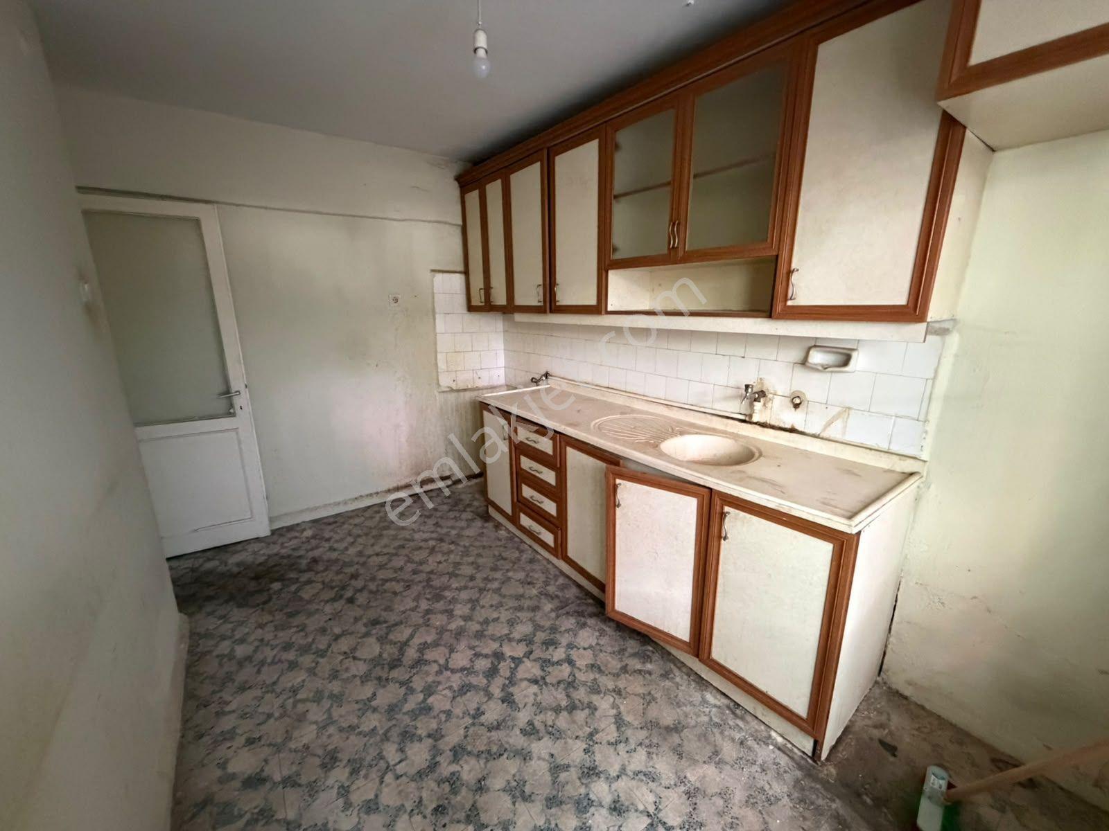 Aydın Lisesi Karşısı Satılık Giriş Kat 3+1 Daire — fotoğraf 11