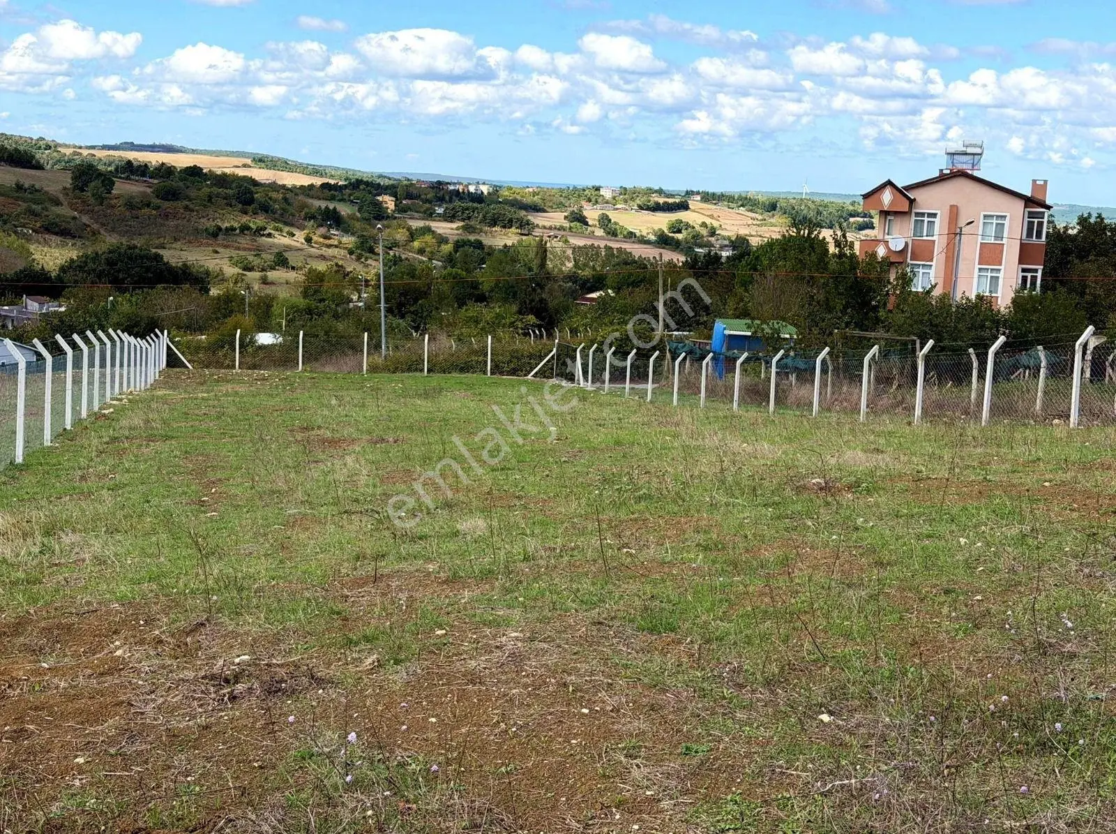 Arnavutköy De Ticari İmarlı Kanal Manzaralı Satılık 1.080M2 Arsa