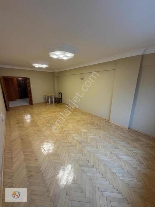 Telsizde Önü Açık 3+1 Satılık Daire — fotoğraf 2