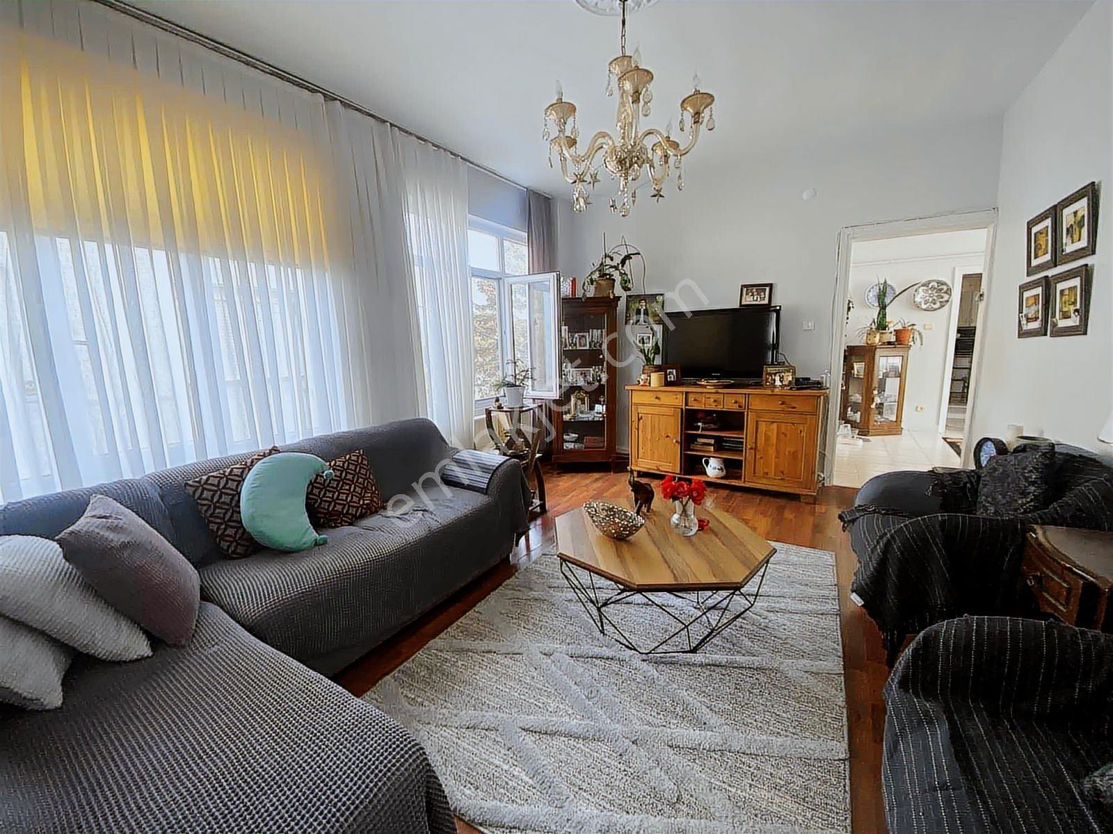 Remax Fly'Dan, Sarıyer, Yeniköy'De Eşsiz Daıre