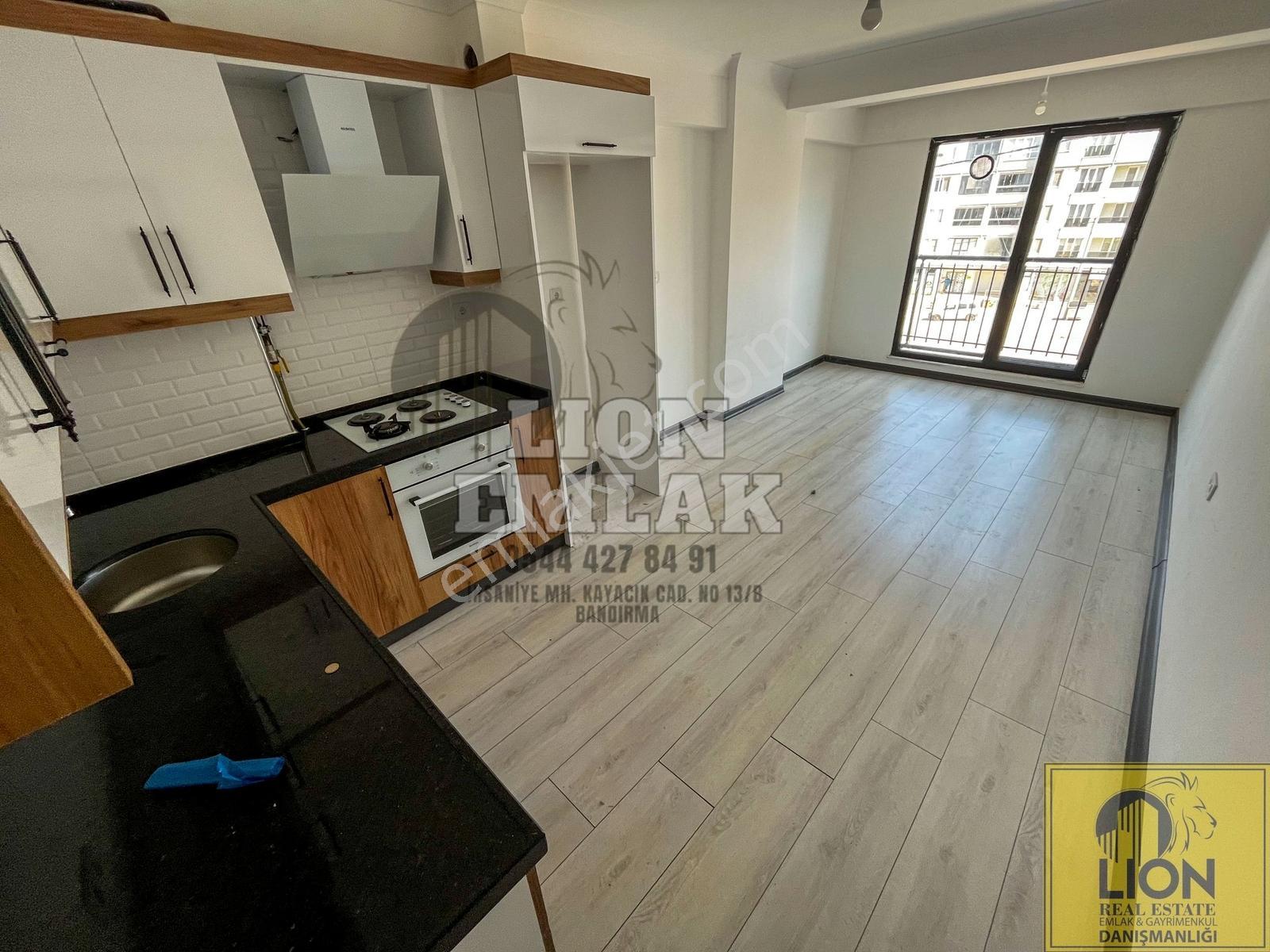 Lıon Emlak'tan Yeni Mahallede Cadde Manzarlı Satılık 1+1 Daire — fotoğraf 2