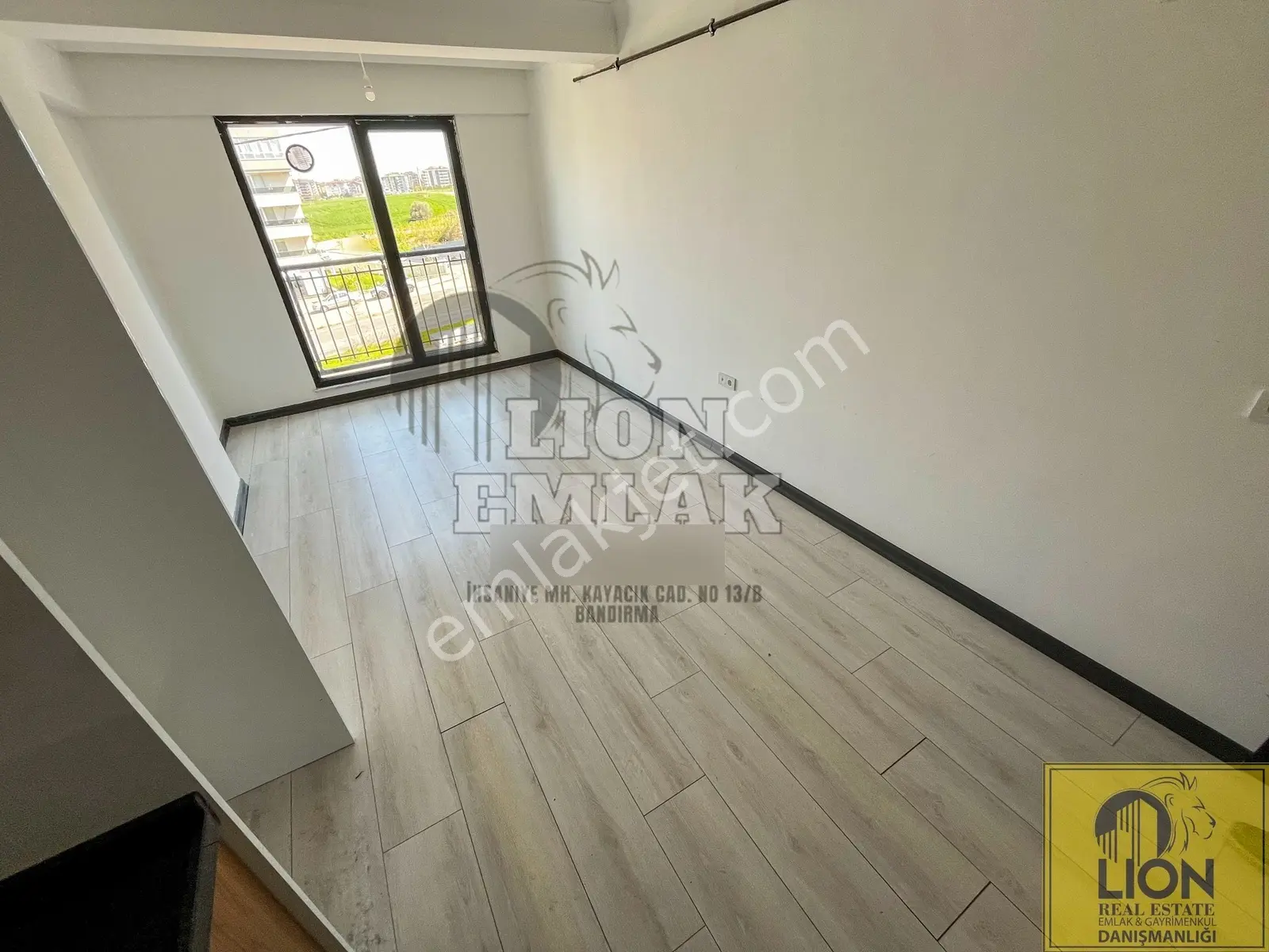 Lıon Emlak'tan Yeni Mahallede Cadde Manzarlı Satılık 1+1 Daire — fotoğraf 4